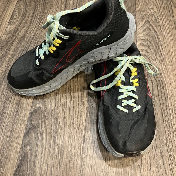 Altra Shoes - Picture 1 of 5
